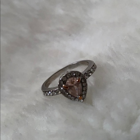 Silver tone Champagne pear shaped fashion ring - Picture 8 of 9